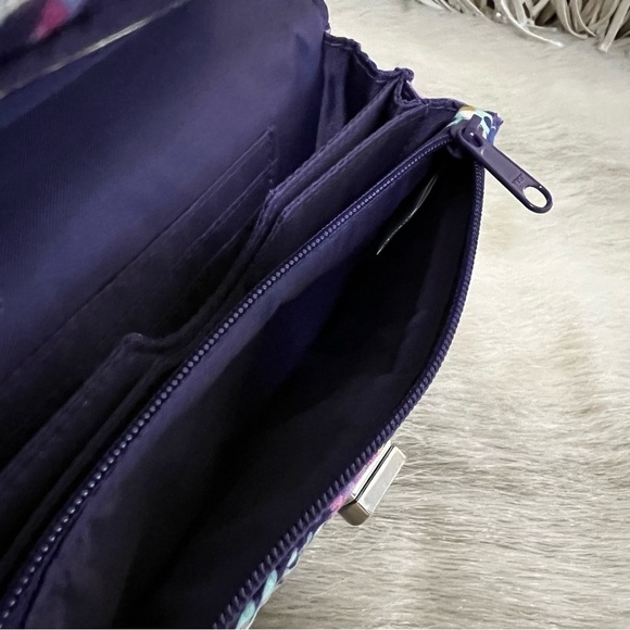 VERA BRADLEY Baltic Leaves Your Turn Lock Smart Phone Wristlet Purple Lippies - Picture 10 of 10